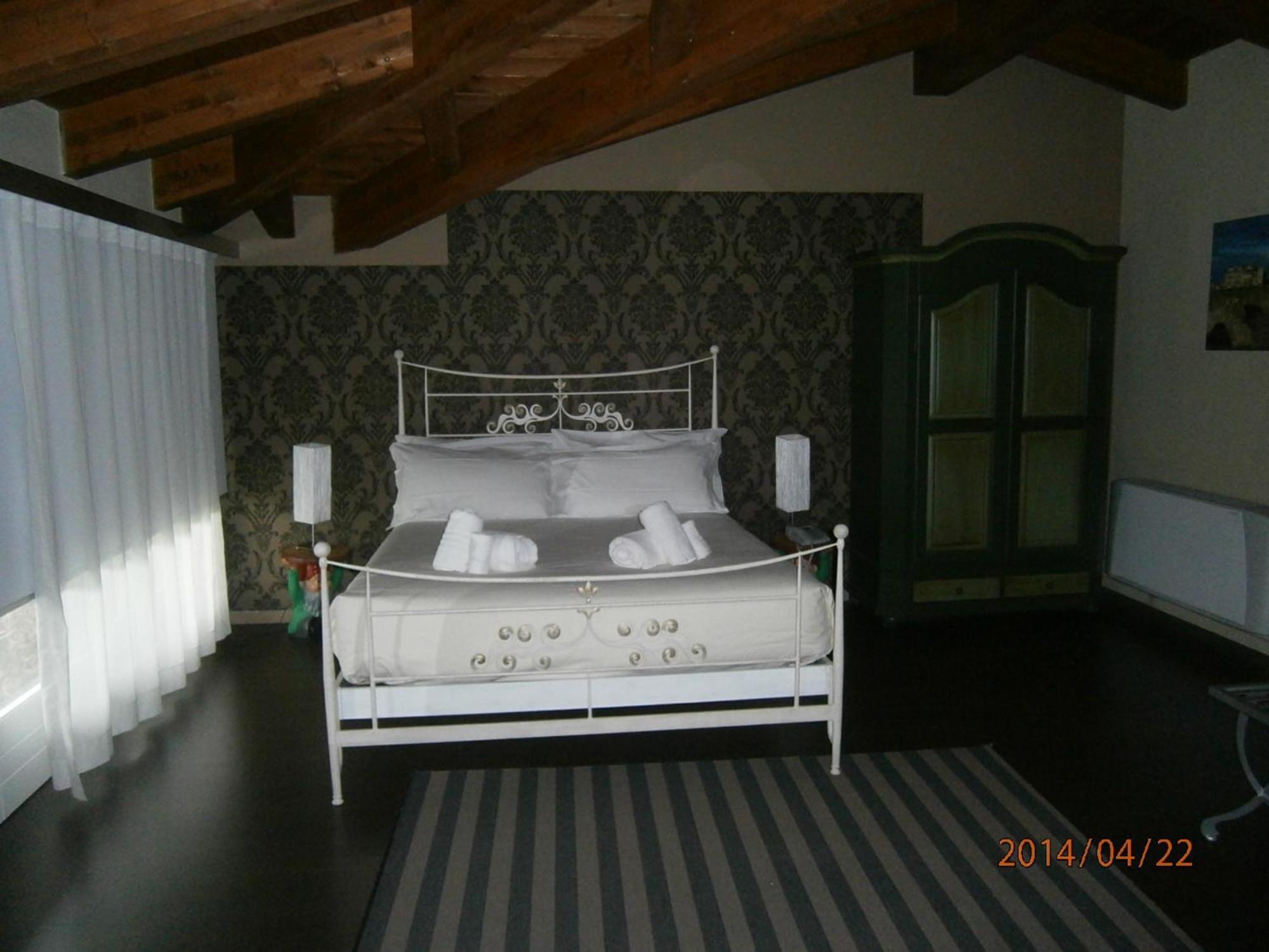 Foresteria Del Castello Torre Canavese Стая снимка